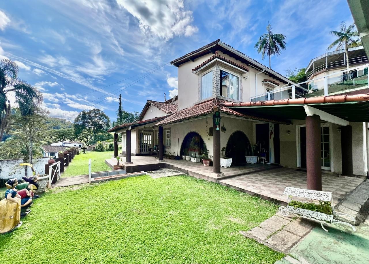 Conheça mais detalhes NOGUEIRA - Casa - CVN192